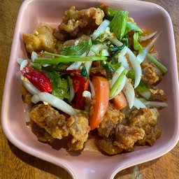 ยำไก่กรอบ