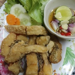 ปลากระพงศ์ทอดเกลือกันคู่น้ำปลาพริกมะนาว