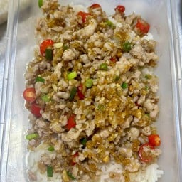 ข้าวหมูสับคั่วพริกเกลือ