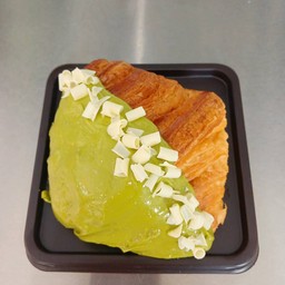 ครัวซองเคลือบมัทฉะ