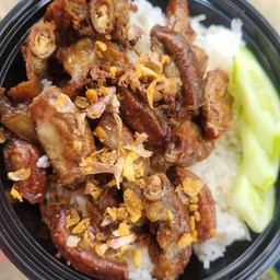 ข้าว+ไส้ทอดกระเทียมพริกไทย