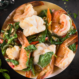 กะเพรากุ้ง (shrimp with holly basil)