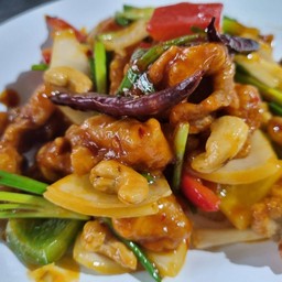 ผัดเม็ดมะม่วง