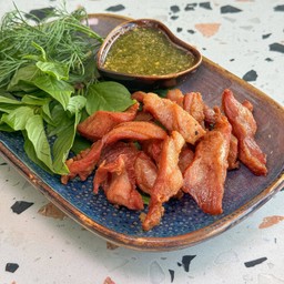 คอหมูทอดน้ำปลา