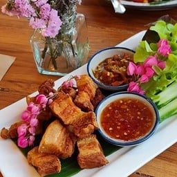 หมูสามชั้นทอดน้ำปลา