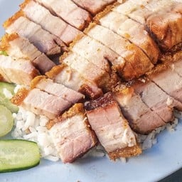 ข้าวหมูกรอบ+น้ำจิ้มซีฟู๊ด