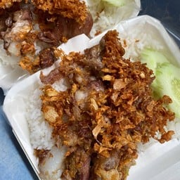 ข้าวกระดูกอ่อนทอดกระเทียม