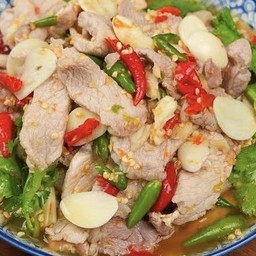 หมูมะนาวคลุกฝุ่น