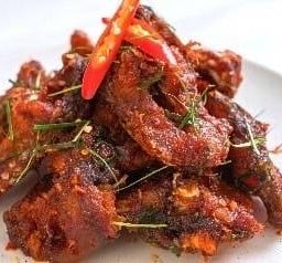 ข้าวราดปลาดุกผัดพริกแกง