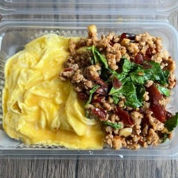 ข้าวไข่ข้น ไข่กระทะ & กุ้งดอง แซลมอนดองซีอิ๊ว