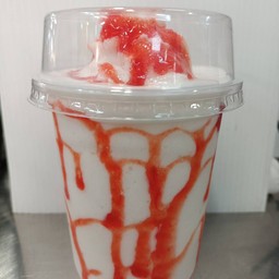 มะพร้าวปั่นนมสดสตรอเบอร์รี่