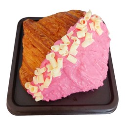 ครัวซองเคลือบสตอเบอรี่