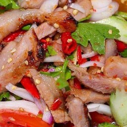 ยำคอหมูย่าง