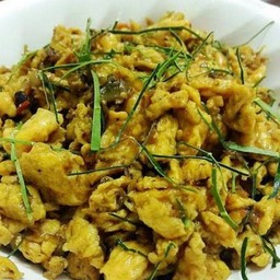 คั่วกลิ้งไข่ราดข้าว