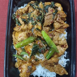 ข้าวกระเพราหมูชิ้น