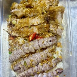 ข้าวกั้ง+หมูกรอบคั่วพริกเกลือ