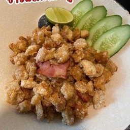 ข้าวผัดหมูกากหมูเจียว