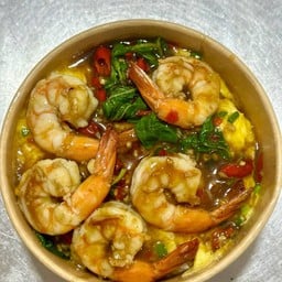 ข้าวกะเพรากุ้งราดไข่ข้น