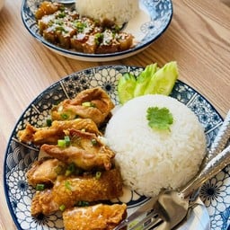 ข้าวไก่ทอดน้ำปลา