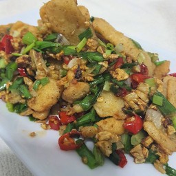 ไก่กรอบ คั่วพริก เกลือ แบบกับข้าว