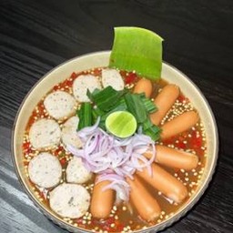 ยำไส้กรอก/หมูยอ (ปลาร้า/ไม่ร้า)