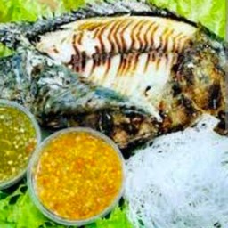 ชุดเมี่ยงปลาเผา + ผลไม้รวม 1 กล่อง