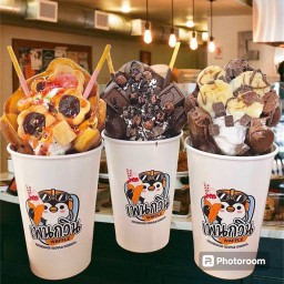 2sisterwafflehongkongcafe 3แยก(รวมน๊อต)ประตู3โรงเรียนพิจิตรพิทยาคม(ร้านสีชมพู-ขาว)