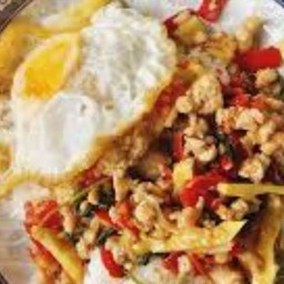 ข้าวกล่อง+กะเพราหมูสับหน่อไม้เหลือง