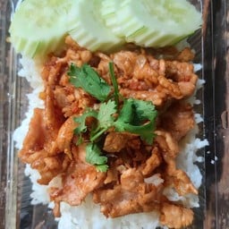 ทอดกะเทียมราดข้าว