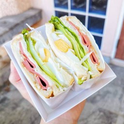แซนวิช&ไข่ตุ๋นทรงเครื่อง&เฟรนช์ฟรายส์ อาหารเช้า