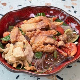 ตำเส้นเล็กสามชั้นทอด