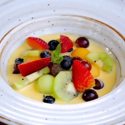 สลัดผลไม้ ซอสสะออน