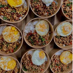 กระเพราพริกแห้ง