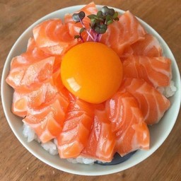 ข้าวหน้าปลาแซลมอน ไข่ดอง