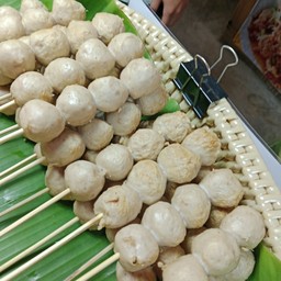 ลูกชิ้นหมู ปั้นสดย่าง