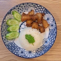 ข้าวสามชั้นทอดน้ำปลา