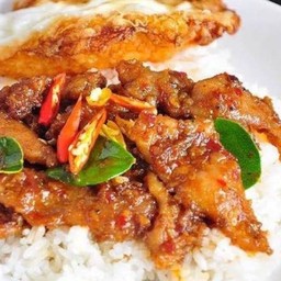 ข้าวผัดพริกแกงหมู
