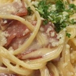 คาโบนาร่าเบค่อนหอมกรุ่นด้วยเนยนัวๆ แบกความอร่อยมาส่งถึงที่