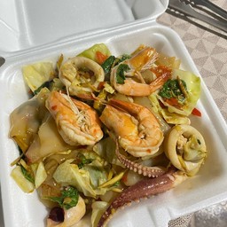 เส้นใหญ่ ผัดขี้เมา