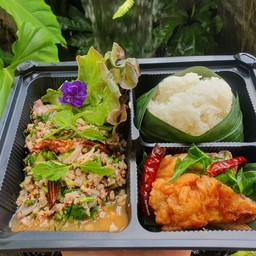 ชุดลาบหมูหรือไก่-ไก่ทอด +เครื่องดื่ม