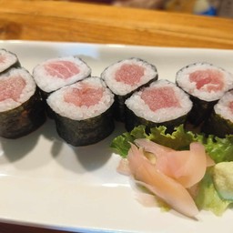 ข้าวห่อสาหร่ายไส้ทูน่า (Tekka Maki)