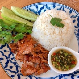 ข้าวหมูกระเทียม