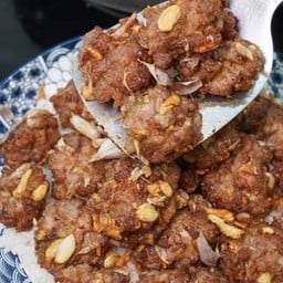 ข้าวหมูก้อนทอดกระเทียม