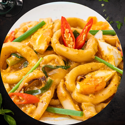 ปลาหมึกผัดไข่เค็ม(squid fried with salted egg)
