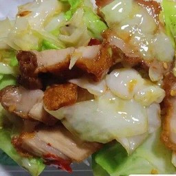 ผัดกระหล่ำหมูกรอบ