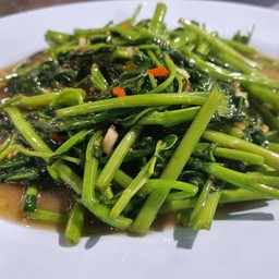 ผัดผักบุ้งไฟแดง