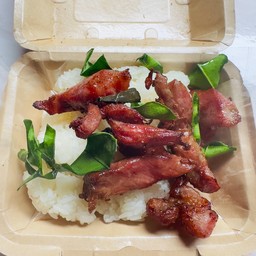 ข้าวเหนียวหมูทอดแดดเดียว