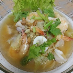 บะหมี่ทะเลกุ้ง ปลาหมึก ปลากระพงศ์