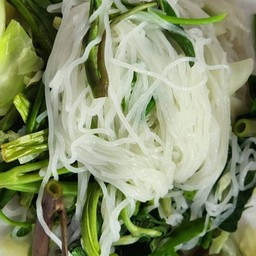 ขนมจีนร้อนผักลวก   เปล่า