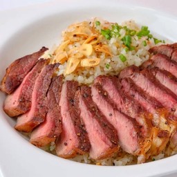[อร่อยซ่ากับโค้ก] ข้าวผัดกระเทียมเนื้อริบอาย +  โค้ก ออริจินัล : Beef Fried Rice
